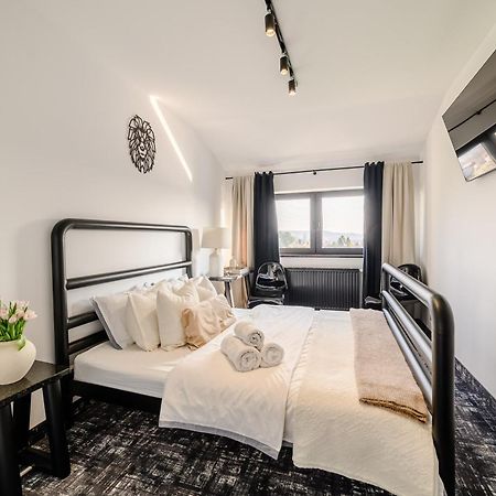 Golden Lion House Bed&Breakfast Rumia Exterior foto