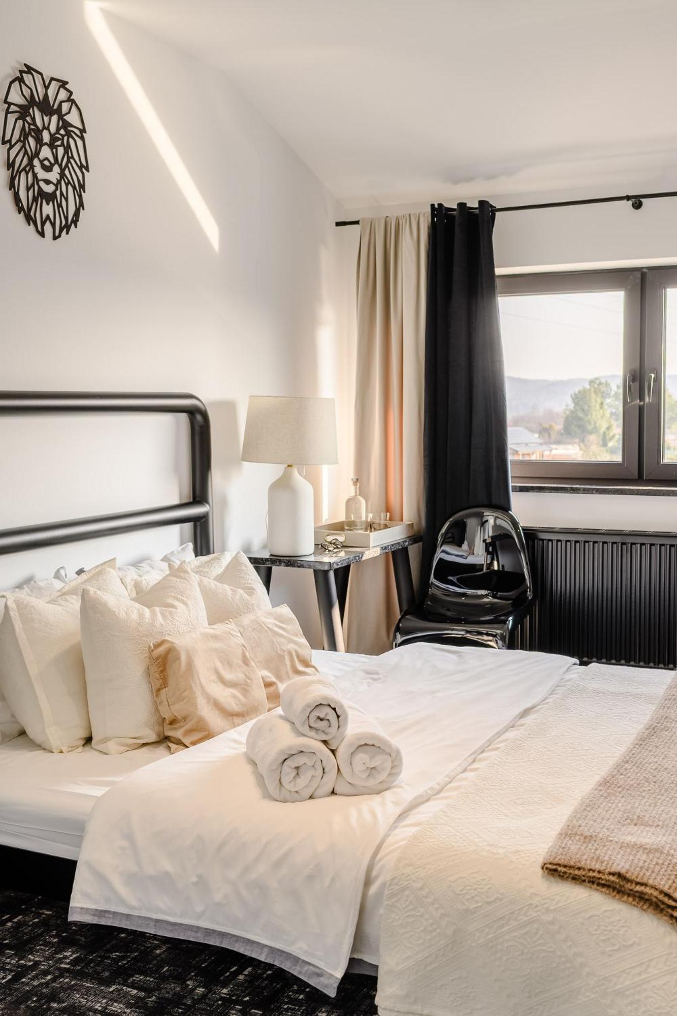 Golden Lion House Bed&Breakfast Rumia Exterior foto