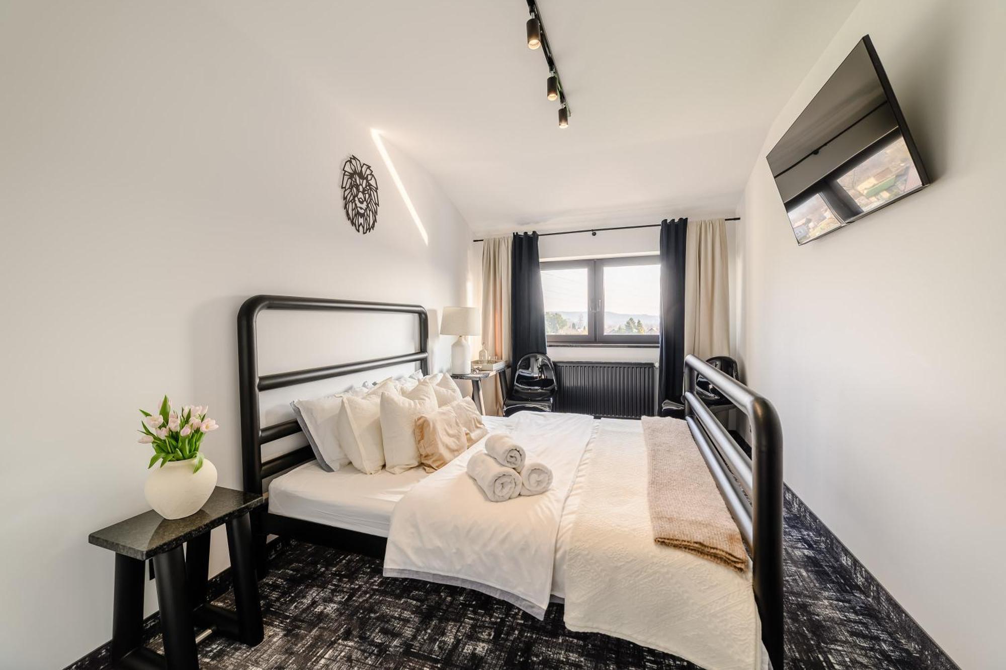 Golden Lion House Bed&Breakfast Rumia Exterior foto