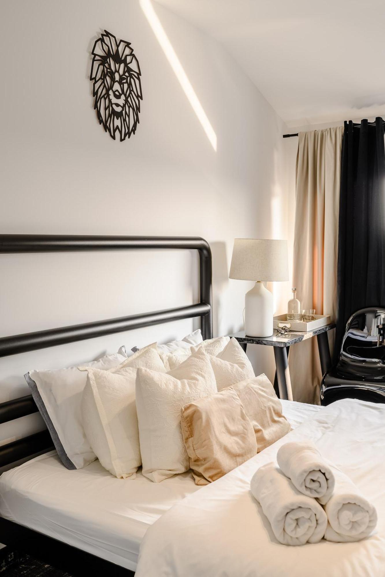 Golden Lion House Bed&Breakfast Rumia Exterior foto