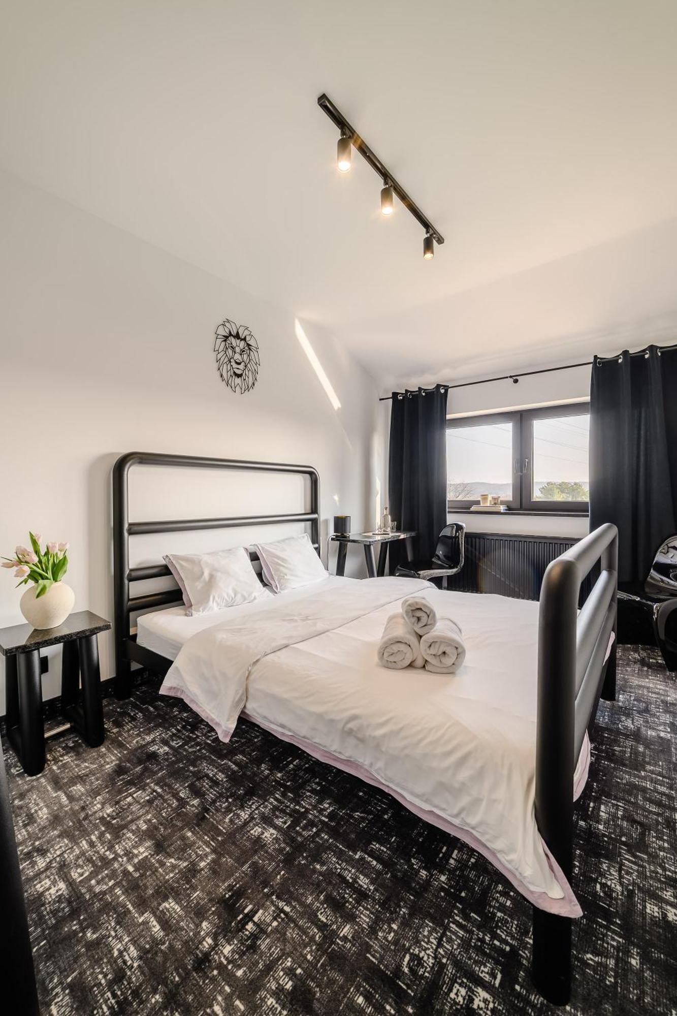 Golden Lion House Bed&Breakfast Rumia Exterior foto