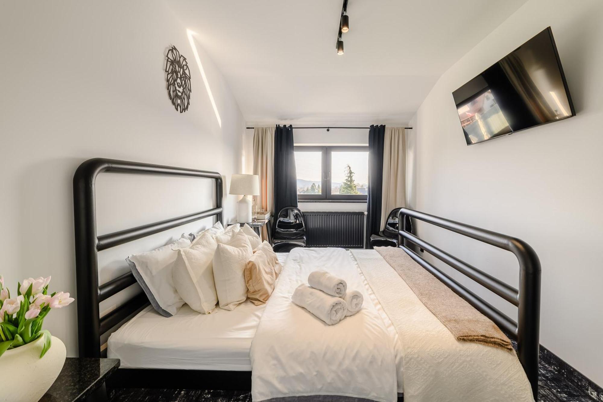 Golden Lion House Bed&Breakfast Rumia Exterior foto