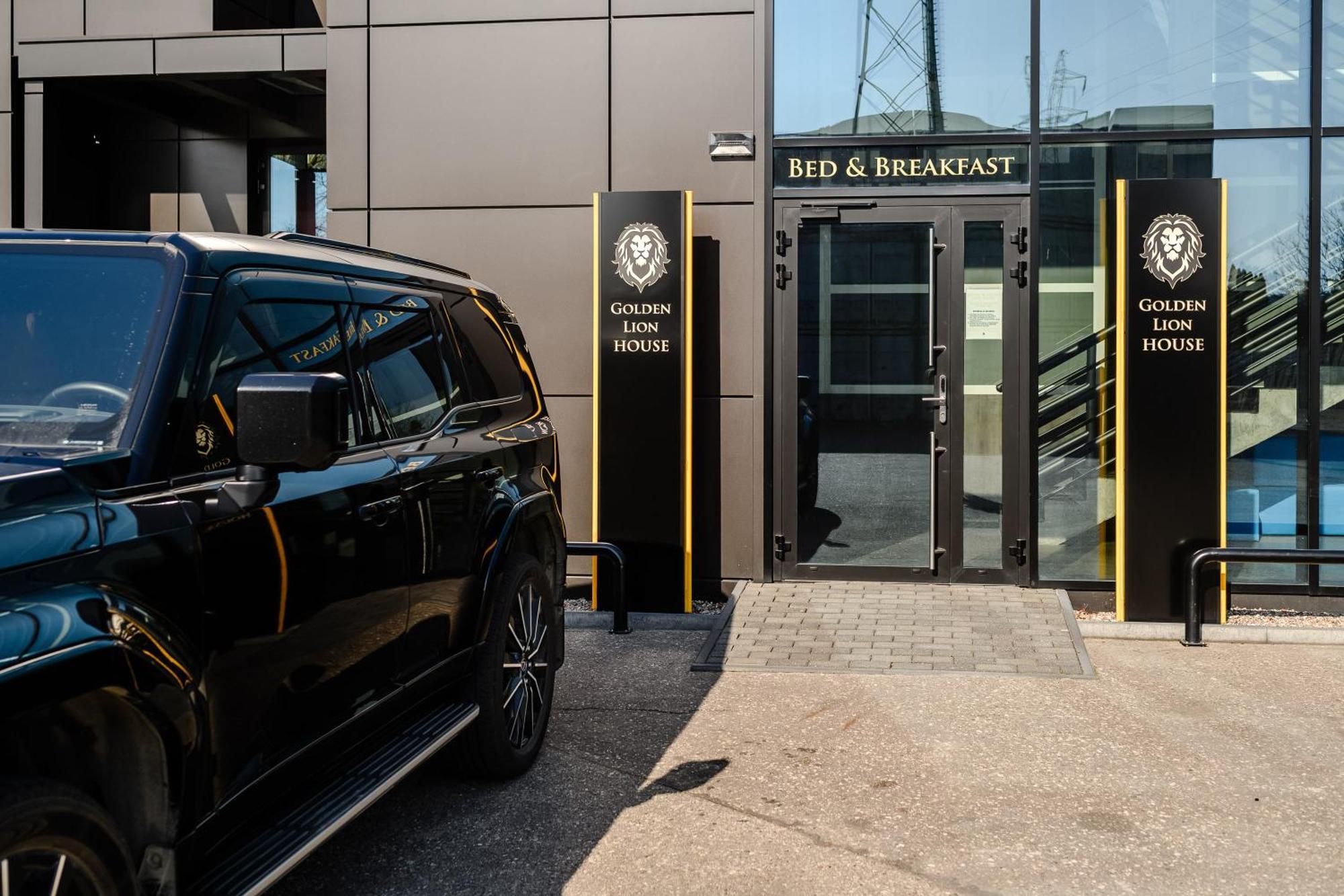 Golden Lion House Bed&Breakfast Rumia Exterior foto