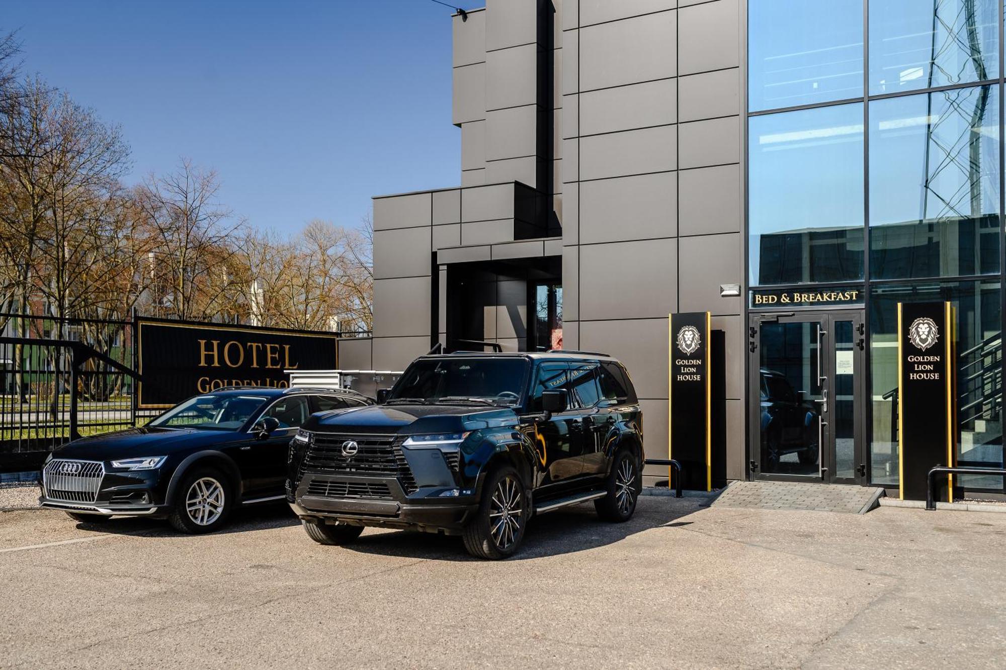 Golden Lion House Bed&Breakfast Rumia Exterior foto